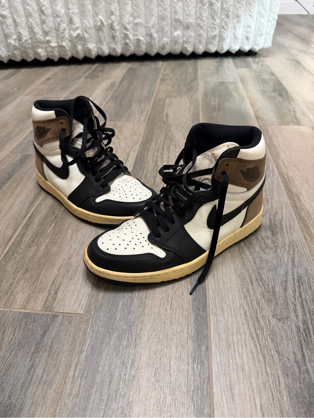 Air Jordan 1 Retro High OG Dark Mocha